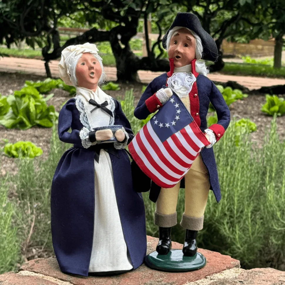 Byers' Choice George Washington with Flag Caroler
