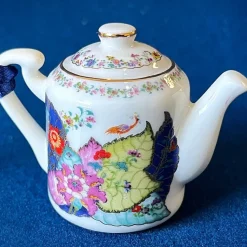 Tobacco Leaf Teapot Ornament